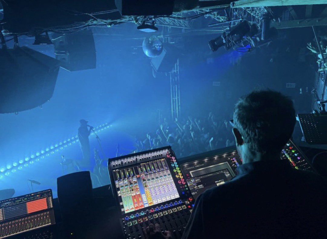 “Aquecendo pro coachella” -ebdonmusic via Instagram stories.