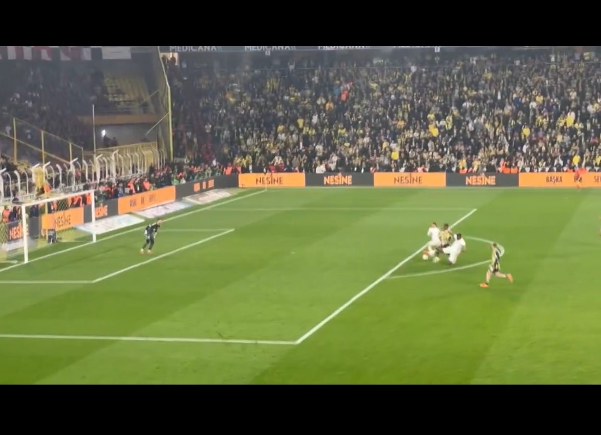 horace35 tweet media