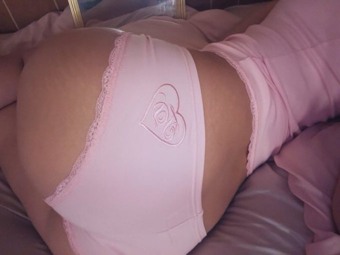 Jadelunafairy's tweet photo. if i show you.. u show me?? 🫢 https://t.co/kb9J2LUOXa