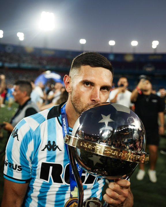 Cuál es la diferencia entre el NN de Gigliotti en Independiente y el mega ídolo Maravilla en racing? Si, que Gigliotti no perdió ningún clásico.