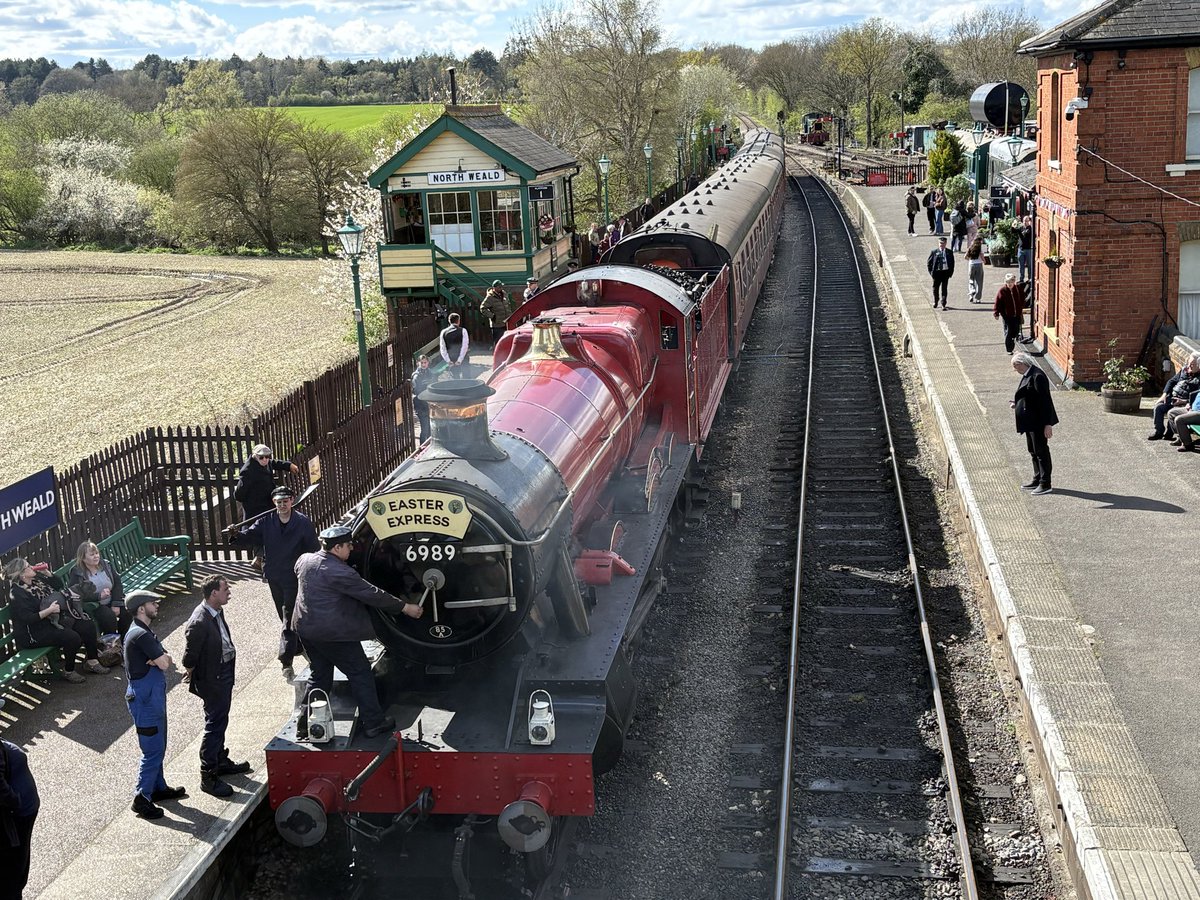 dannyh73's tweet photo. Featuring in the new Harry Potter TV series that launches on HBO Max in December,  Wightwick Hall is seen at the @eorailway in Essex on Easter Sunday 5th April.   The loco is there for the rest of April.   Further details can be found at :

https://t.co/7lpVMD7ryr https://t.co/lJQfn3D5Eu