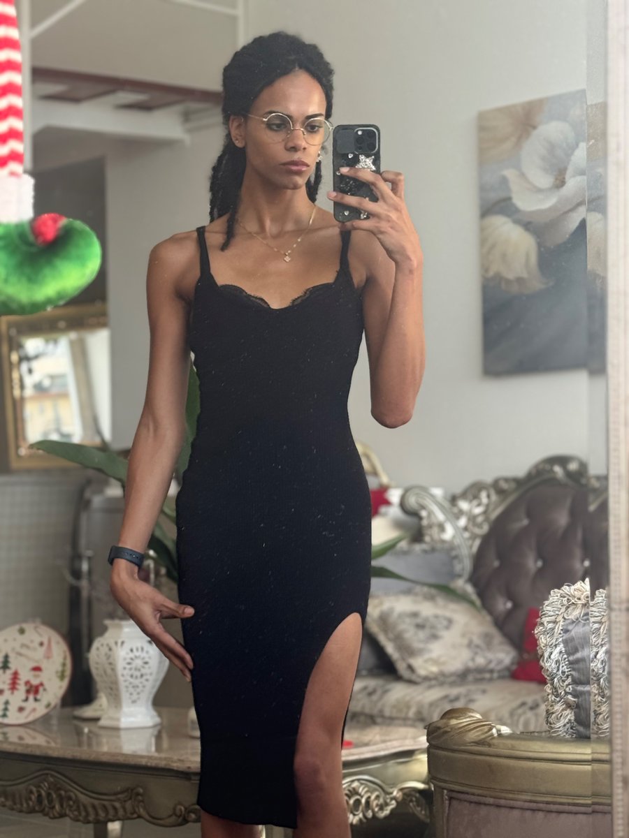 𝘭𝘪𝘻 tweet media