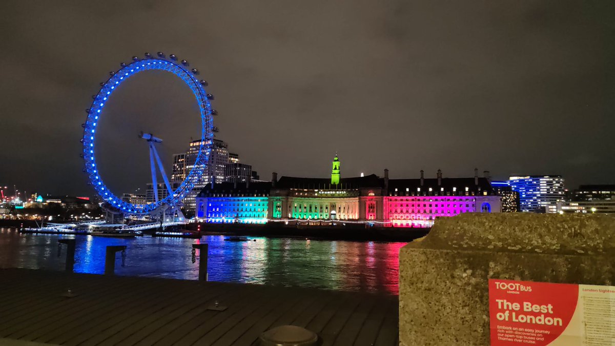 Hunfleky's tweet photo. Holidays in London https://t.co/l11ZfMtzni