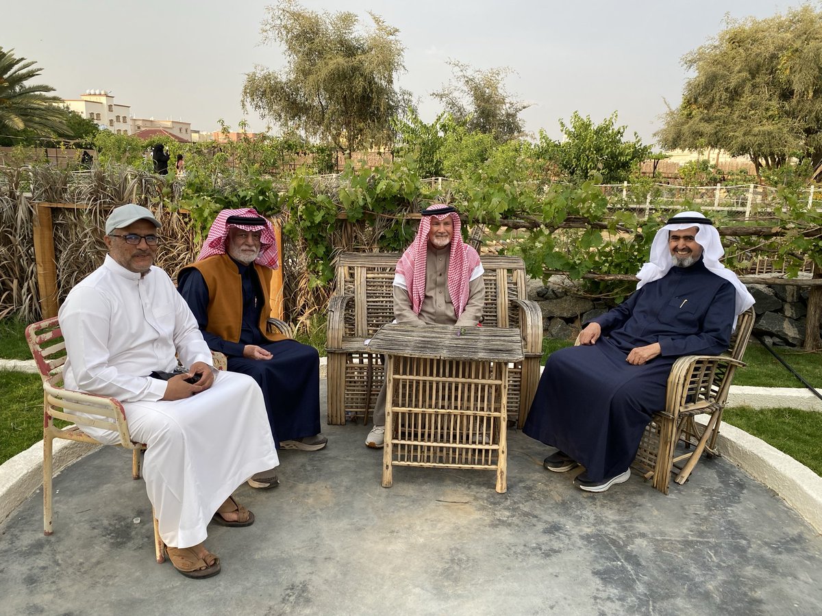MAlzulfa's tweet photo. سعدت بعد عصر امس برفقة  الاخوين د عبد الله الموسى والإعلامي محمد بن عطيف بزيارة مزرعة ألمها باحد رفيدة لصاحبها د فهد ال مقبل وهي مزرعة نموذجية  رائعة في موقعها وجمالها
انضم الينا الاخوان عبد العزيز المطوع ود عبد العزيز ود محمد ال ابو داهش استمتعنا بما شاهدنا في هذه المزرعة https://t.co/HhcixsdVaP