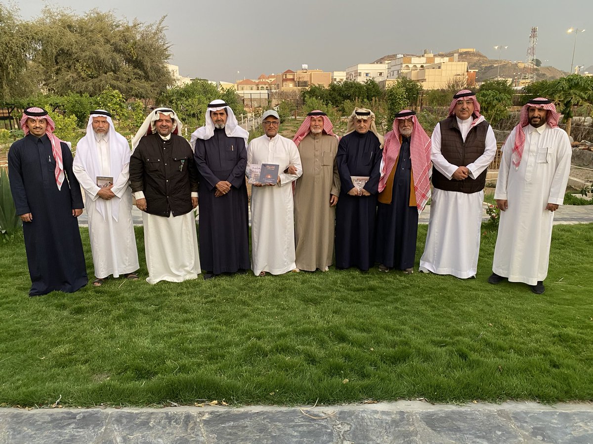 MAlzulfa's tweet photo. سعدت بعد عصر امس برفقة  الاخوين د عبد الله الموسى والإعلامي محمد بن عطيف بزيارة مزرعة ألمها باحد رفيدة لصاحبها د فهد ال مقبل وهي مزرعة نموذجية  رائعة في موقعها وجمالها
انضم الينا الاخوان عبد العزيز المطوع ود عبد العزيز ود محمد ال ابو داهش استمتعنا بما شاهدنا في هذه المزرعة https://t.co/HhcixsdVaP