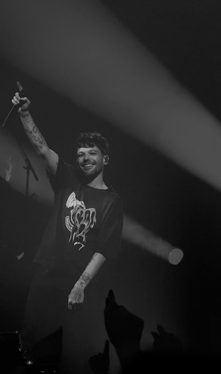 _tanja_te's tweet photo. 1 von 4 @Louis_Tomlinson 
#hdwghwtprague https://t.co/d5yFIPhDEb