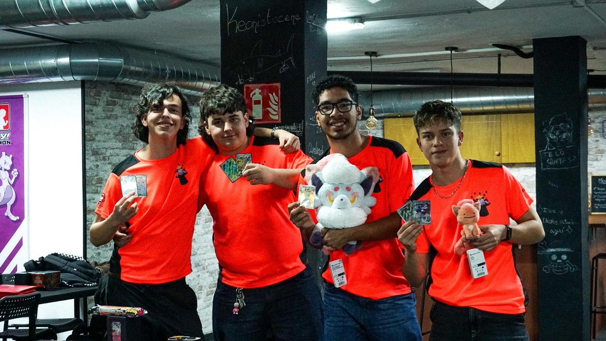 NikoF1MC's tweet photo. bueno, toca decir adiós al mazo que llevo jugando desde que nací, se va con 2 top 8 en cups, un suizo senior cup, la ultima jornada en cañon (gane en mi mente) y las mejores experiencias, fue bonito jugarlo y todo lo que conseguí con él (gato caro y zorro blanco) Vuela alto queso https://t.co/rWbBAd0oyZ
