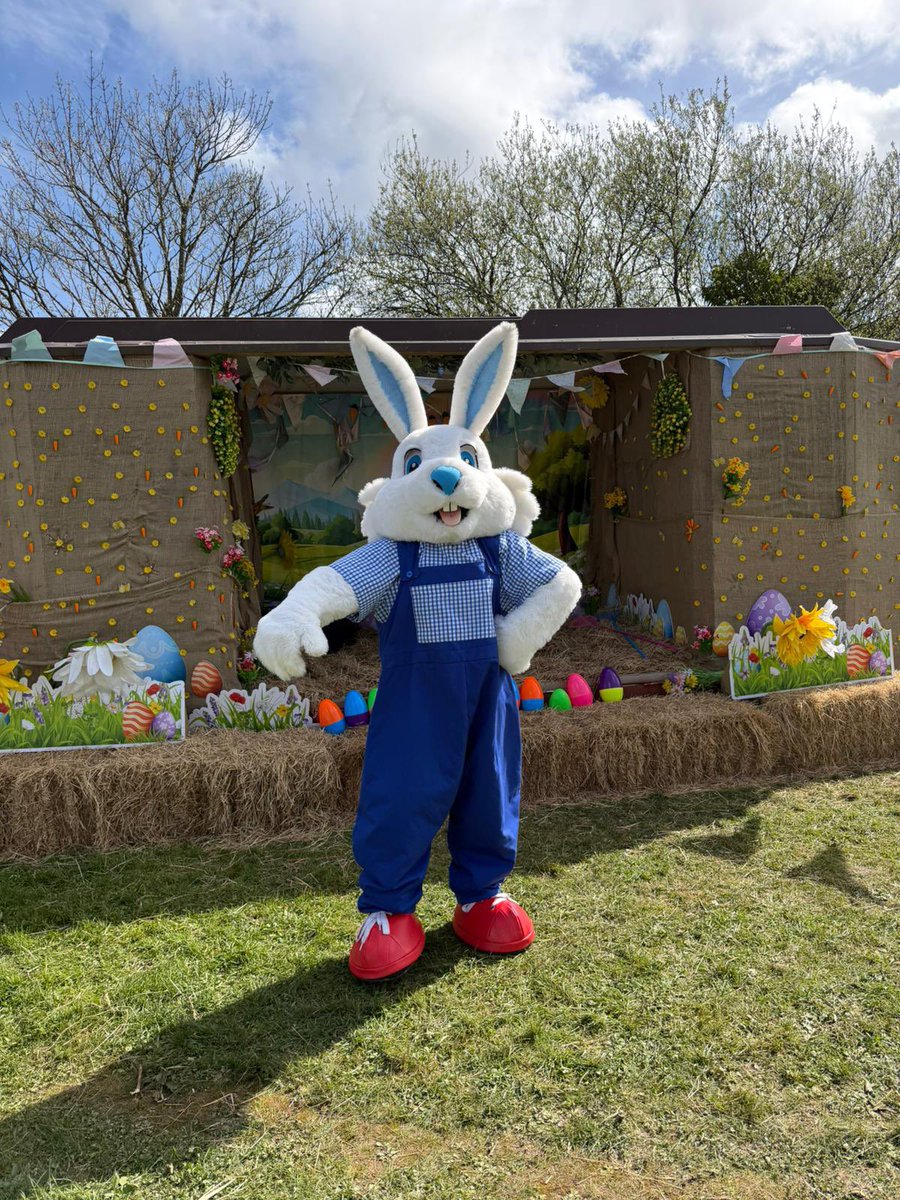 _amylizzyB's tweet photo. Had such an egg-cellent time spreading the Easter vibes with @CamelCreekPark and my friend The Easter Bunny! 🐰🍫🥚

Thanks to Hot Rock Group and @SiriusCasting for the opportunity ☺️ https://t.co/JwFluXP2zT