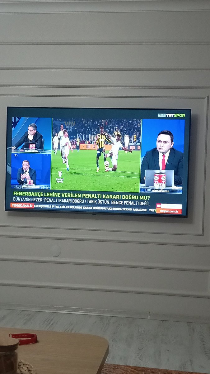 karabudan's tweet photo. @hunkarmutlu Bünyamin hocaya sorar mısınız bir gece önceki gs maçı barış alperin kırmızı varmı yokmu sevgili hünkar bey https://t.co/y8tab54A7f