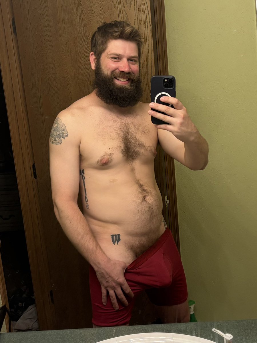 Kyleofftheclock's tweet photo. Did I go too far or not far enough? #bulgecheck https://t.co/RfYA0OGOXb