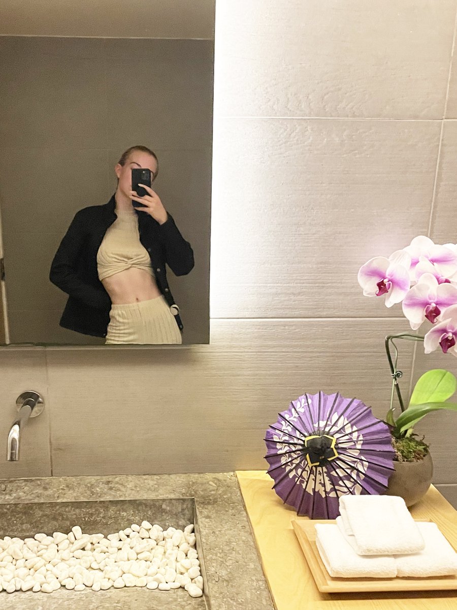 Adeline Sinclair 🍸 LA tweet media