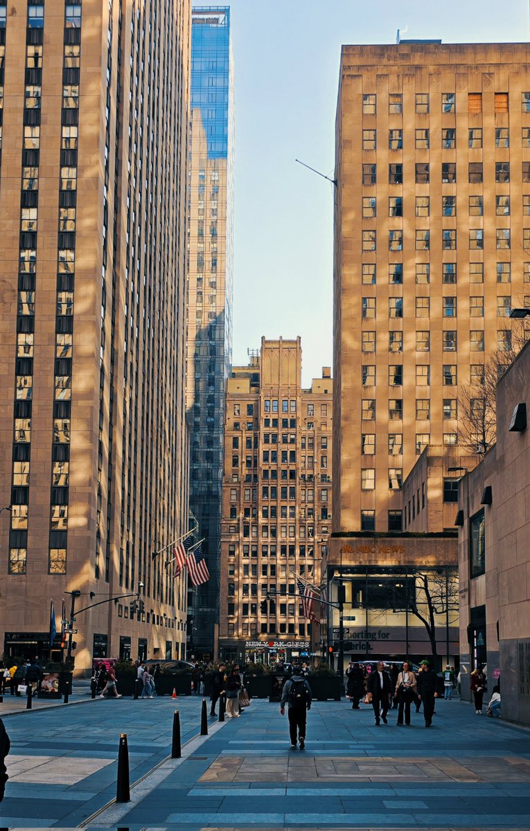 adysharda's tweet photo. NYC feels like one massive, living system – dense, engineered, and fascinating.

#NYC #Manhathan #Brooklyn #Queens https://t.co/SbJbDl9BOm