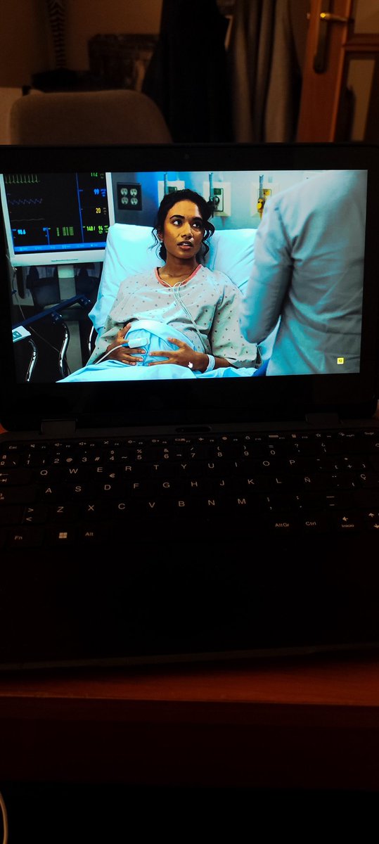 Arzeus8888's tweet image. Me he vuelto a encontrar a la doctora Mohan en otra serie. 
Chicagoed ( T8) Ep 13 
Es guapísima ❤️❤️🥰😍