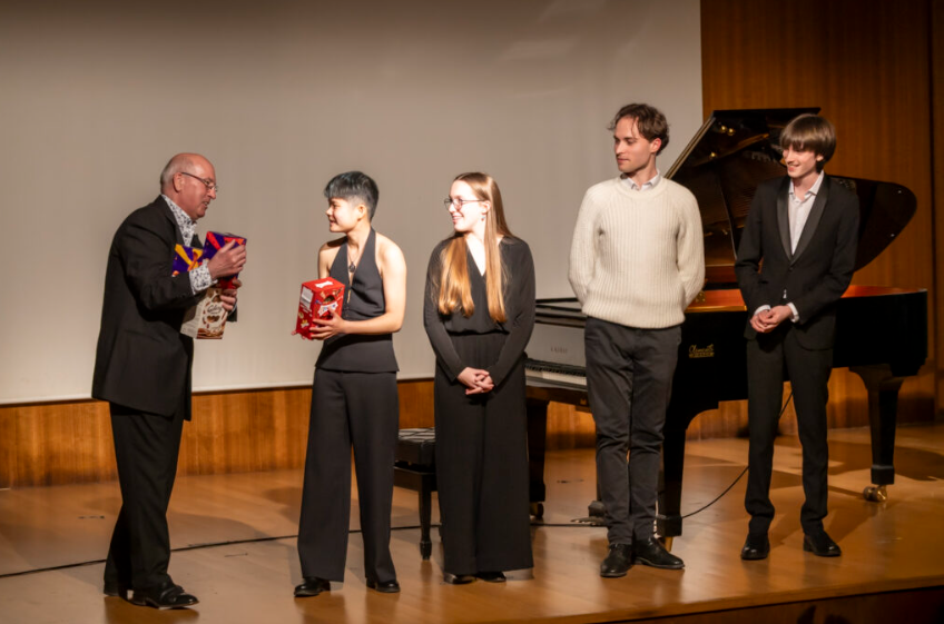 ProvincialGran's tweet photo. Recital Provincial de Piano – Una noche musical en Moraira. Más de 60 invitados se reunieron el sábado 4 de abril para el II Recital Provincial Anual de Piano. Se recaudaron más de 1.000 €. Estos fondos se donarán a las obras del nuevo Centro Masónico de la Marina Alta. #GLPV https://t.co/DRJYMR1I7d