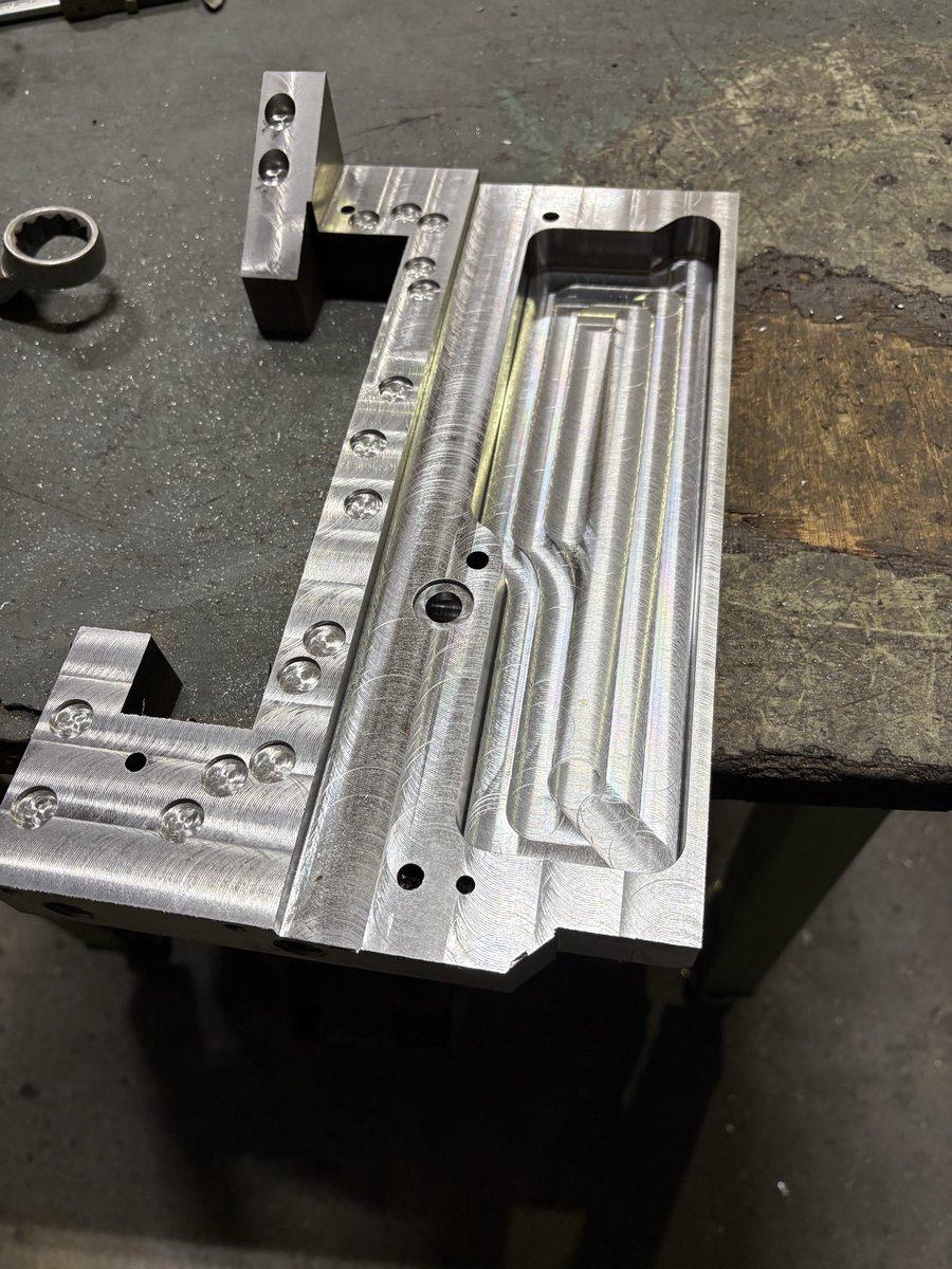 株式会社Vtec ブイテック tweet media