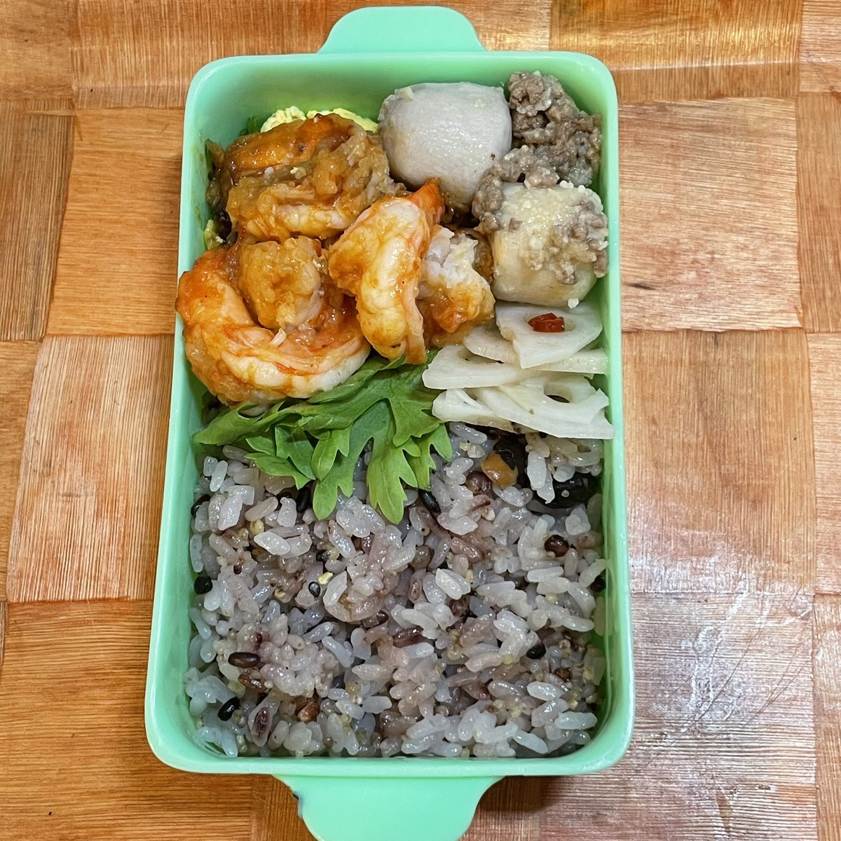 #お弁当記録
・春菊サラダ
・炒り卵
・エビチリ
・里芋ひき肉あんかけ
・甘酢レンコン
・16穀米

今日が入社式の人‼️
ファイト😊
応援してます✨

#お弁当　
#地味弁当　
#お弁当作り楽しもう部
#お弁当日記