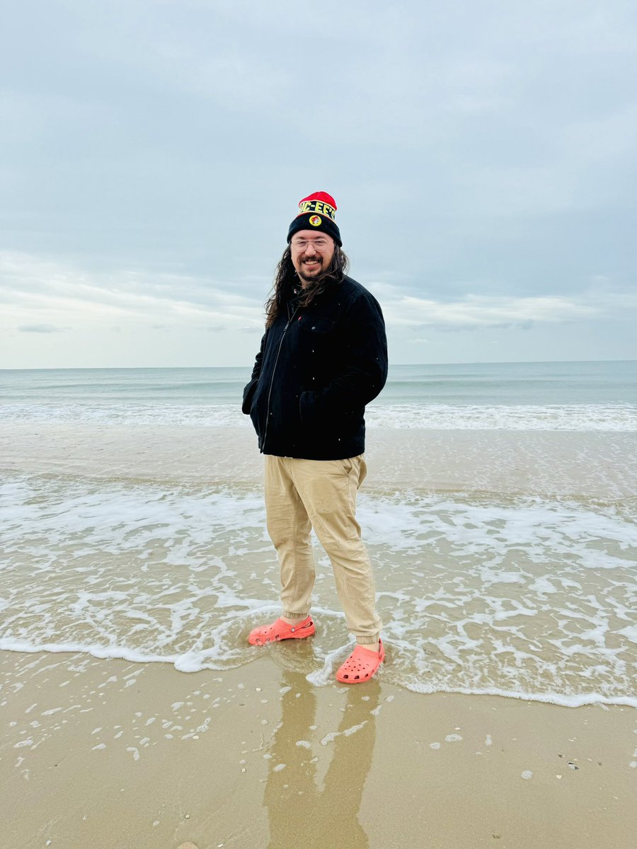 PancakeXcat's tweet photo. That one time I told @code_star he looks like he’s about to drop a folk indie album 🤌🌊💙 https://t.co/t4Bcg5qL4x