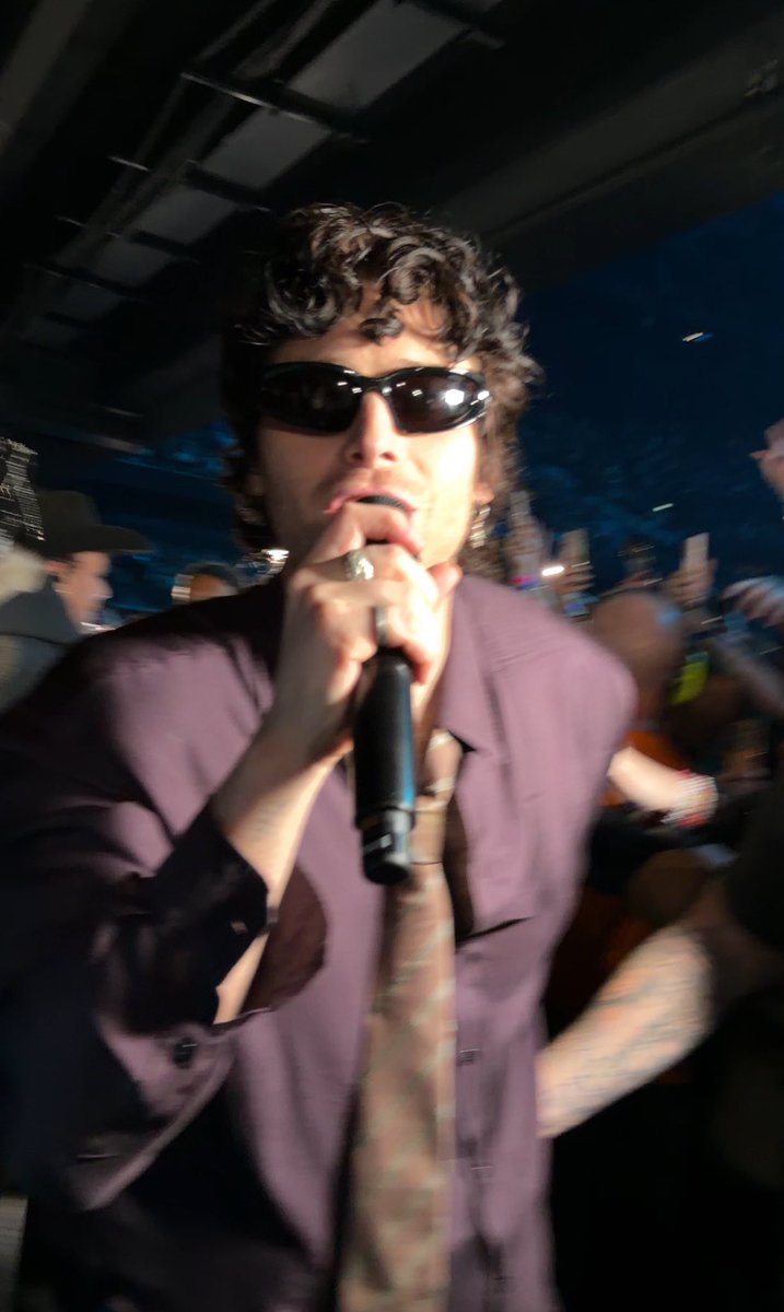 sunxlrh's tweet image. petition to put permanent vacation on the setlist so we can get #this jet black luke singing (screaming) “frustration, desperation”