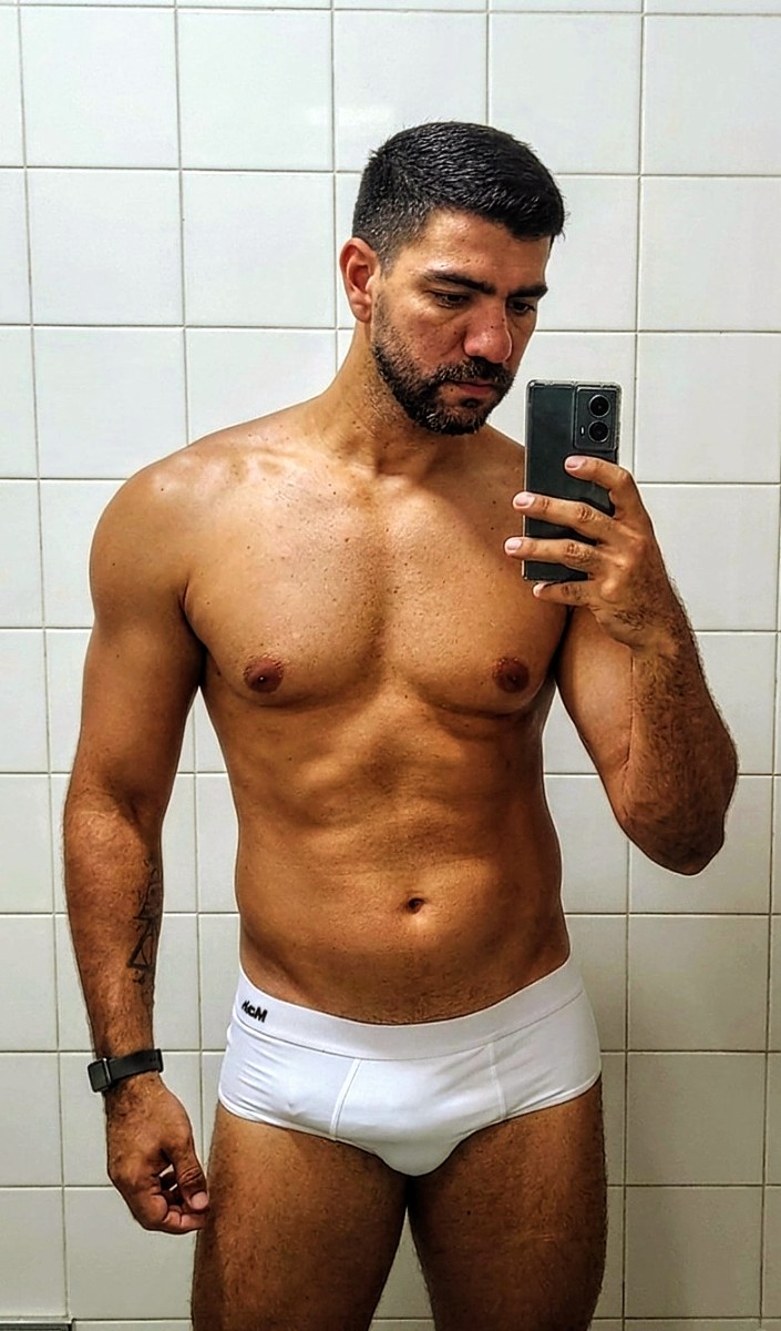 Postei e saí… o resto eu deixo com a sua imaginação 😏 #Provocação #Foco #SemLimites #cueca #branca