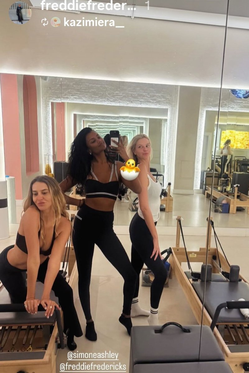 Simone with her friends at the gym👟✨️🤍✨️📱
📸: Freddie Fredericks on IG stories