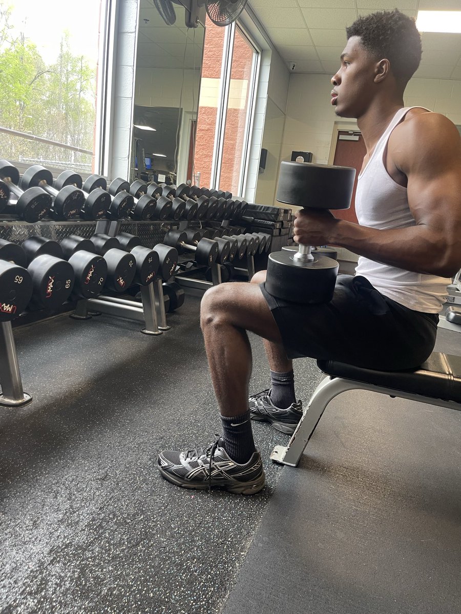 bnmoore32's tweet photo. Summer going to 9 grade….Spring of junior year in high school, kid just keeps working https://t.co/okCuzeG85D
