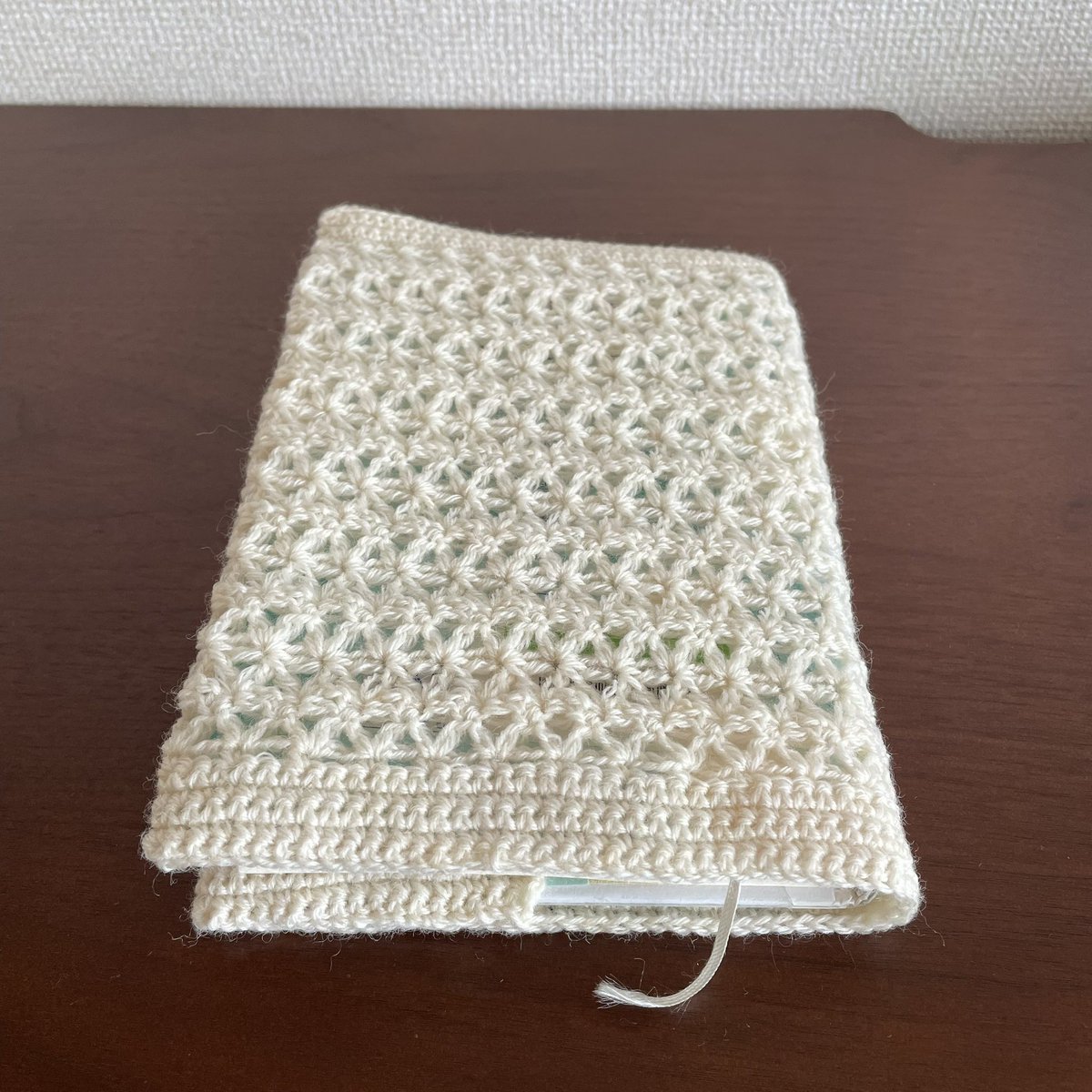 1011sachiko's tweet image. ブックカバーを作った
麻の葉模様かわいい
#crochet #bookcover