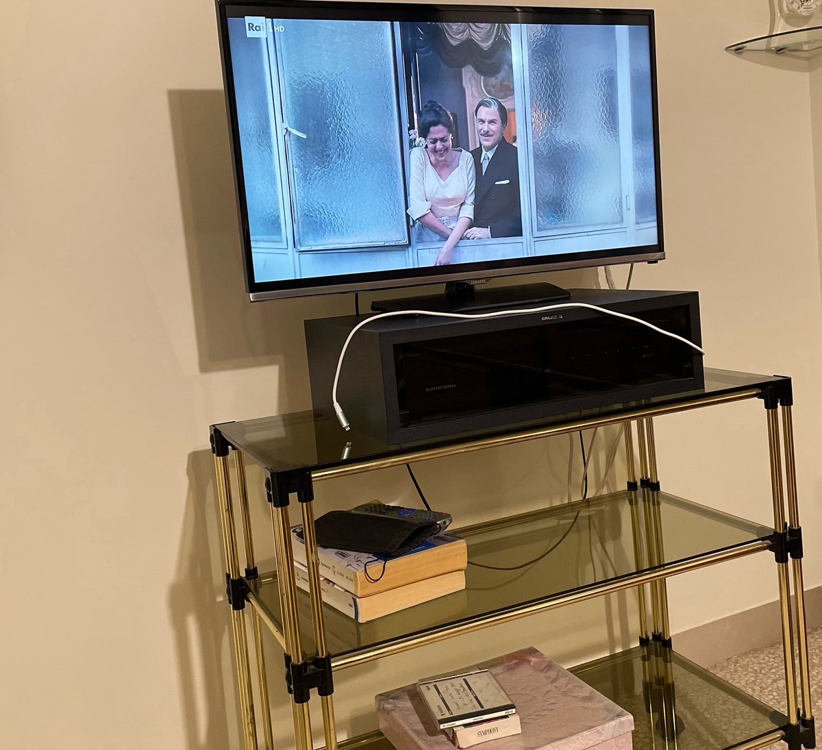 pace_aurelia's tweet photo. Il #teatro in televisione,dovrebbe avvenire più spesso. Rivedere stasera su @RaiUno #FilumenaMarturano, con due straordinari interpreti come #VanessaScalera e #MassimilianoGallo, vuol dire respirare l’aria pulita della #cultura 🎭 https://t.co/uH1JGfRXgR