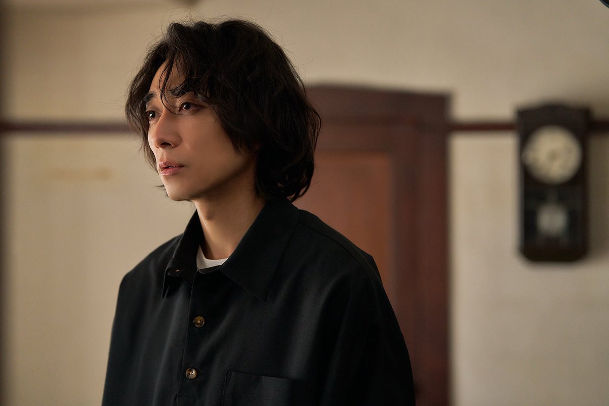modelpress's tweet photo. 【今夜放送📺️】
「スモークブルーの雨のち晴れ」第1話

吾妻（武田航平）＆久慈（渋谷謙）
一度きりの関係が再び動き出す🔥

📸場面写真多数
https://t.co/HOJDA9OL2i

#スモブル @ShibuyaKent @dramaDiVEP_ytv @hamadakamome https://t.co/1yYWluI6w0