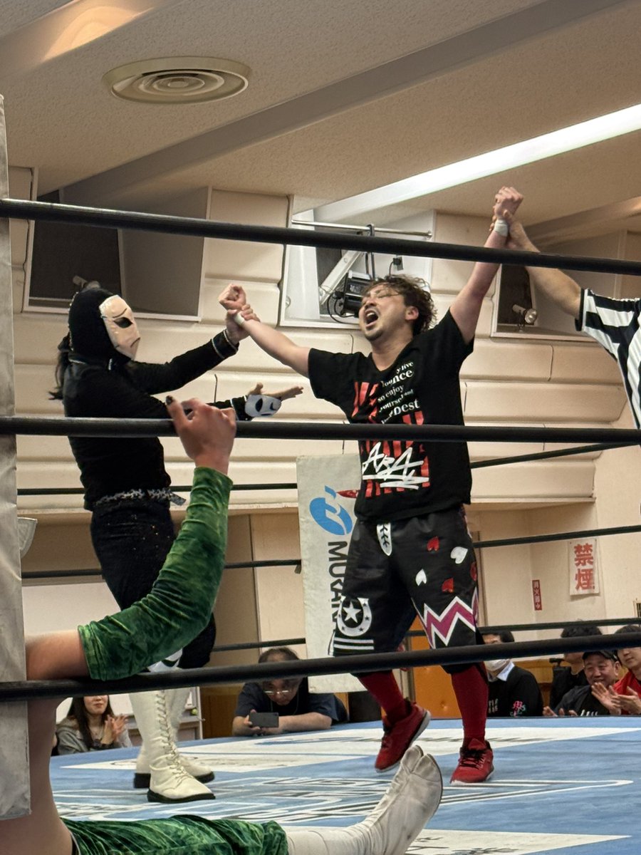 bboyara's tweet photo. JTO高島平大会 ご来場頂きありがとうございました！

ユークバードの連携に🫨だったけど
最後はクルッと逆転勝ち💨

🎭とタッグの勝率100%！

シャッターチャンスの写真 シェアしてね🫶
※わかる人にはわかる

#pw_jto #ILLGRAVITY #イルグラ
#freedomguy https://t.co/FD8J4A56BN