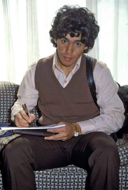 Maradona Pics Bot tweet media