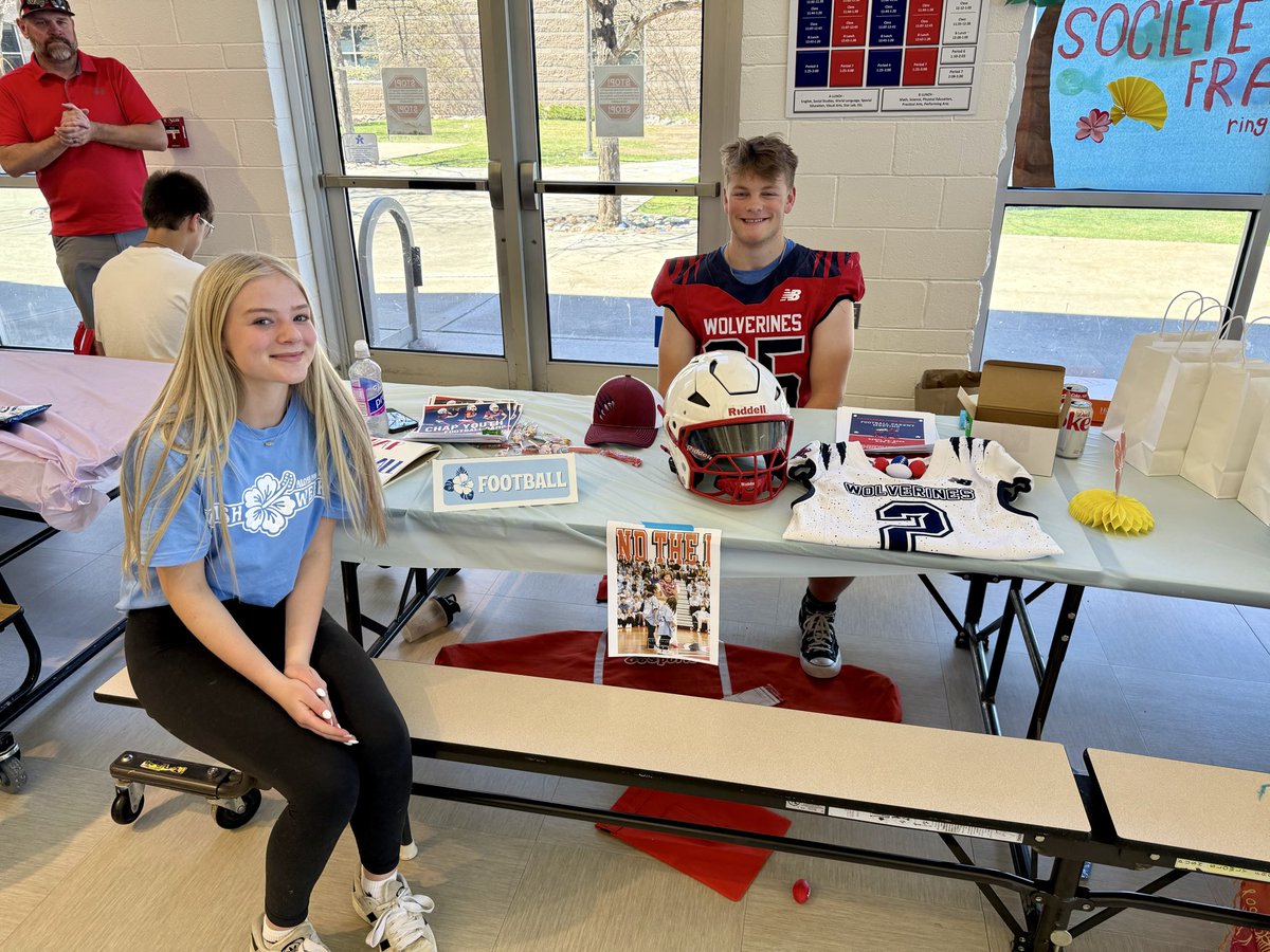 Chap_Wolverines's tweet photo. Great day at the wish week festival! Tons of games, booths, and fun times for a purpose bigger than ourselves! https://t.co/0RZpkxqX6N