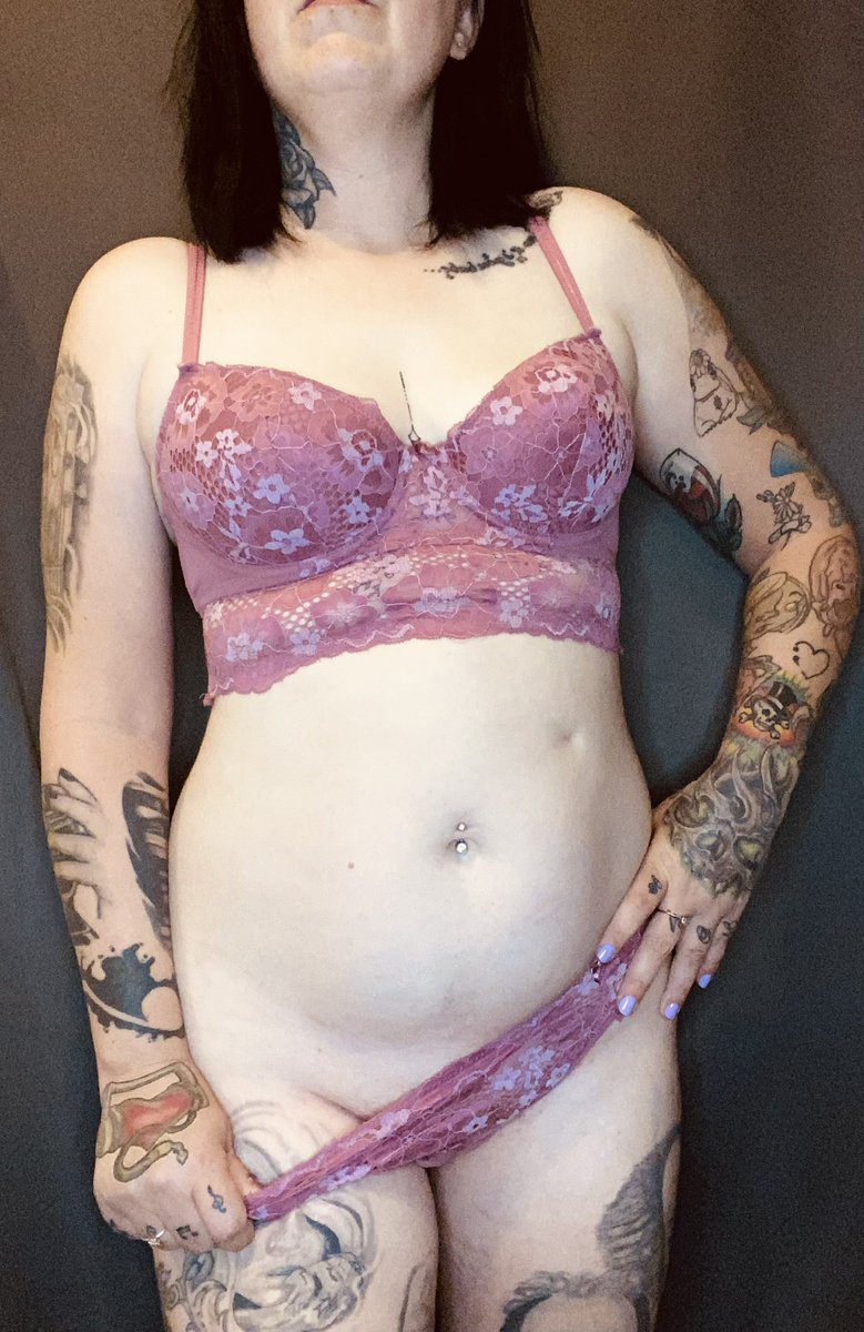 Karebear22100's tweet photo. Happy Easter! Hope everyone had great day. HMU for content info. Also checkout my Snapchat @karisullivan23 or onlyfans @kcrisp0917 https://t.co/BiQnxrKVul