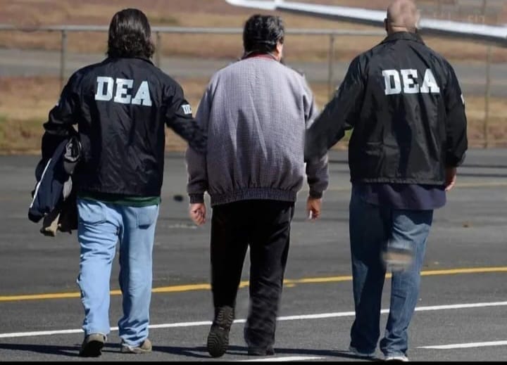 TedRivers's tweet image. #Asilo ???
Señores #EvoMorales Pertenece a una #Carcel