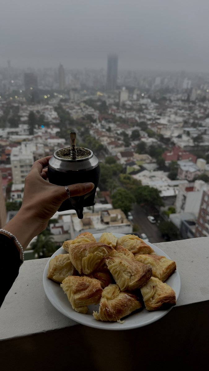 Constanza tweet media