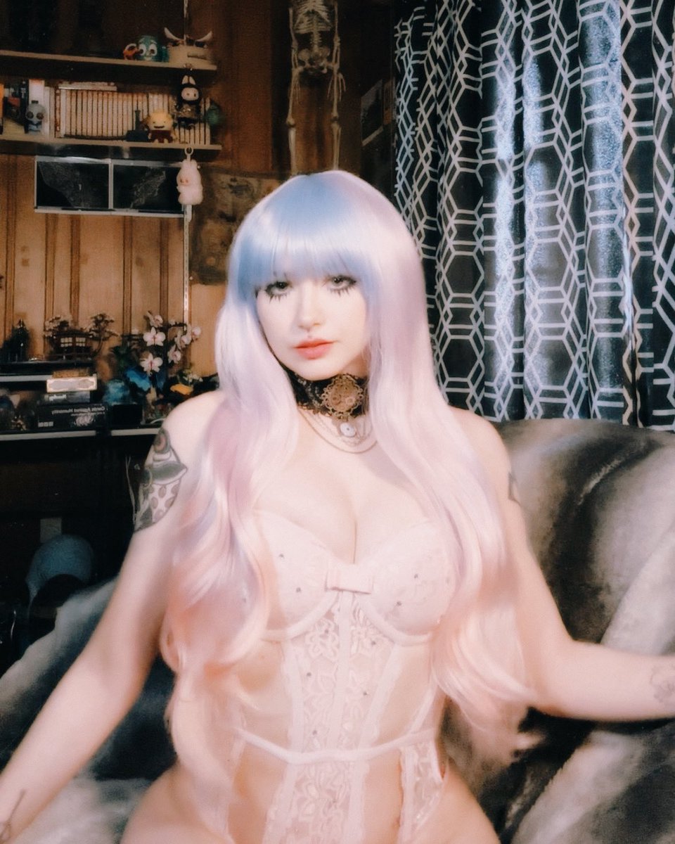 🦇🩸 tweet media