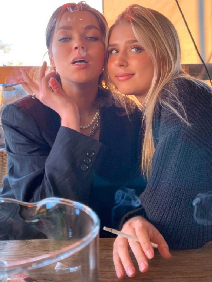 Smoking girl lover tweet media