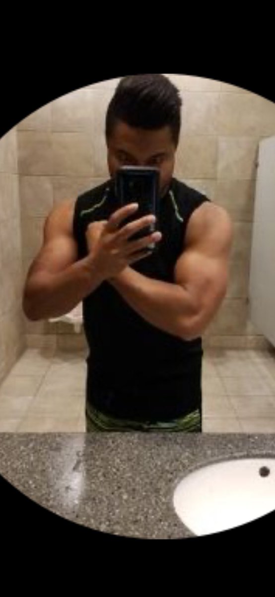 WayTooSavcy's tweet photo. @Thatboydontpla1 @LeBagJames1 Look at you bro 😂😂😂😂

How are you tiny at 20%+ BF%? https://t.co/LxJqw3E6NC