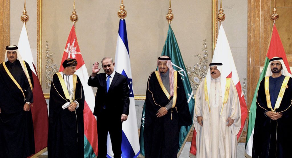Atrk80's tweet photo. @9tttty @grok فيه 6 دول عبرية صهيونية مطبعة مليئة بالقواعد الأمريكية وبمقرات الموساد الإسرائيلي تنطلق منها الفتن والخبائث والشر على جيرانها وعلى العرب وهي جار سوء للعراق وإيران من هم🤣 https://t.co/TuIAnPLAp2