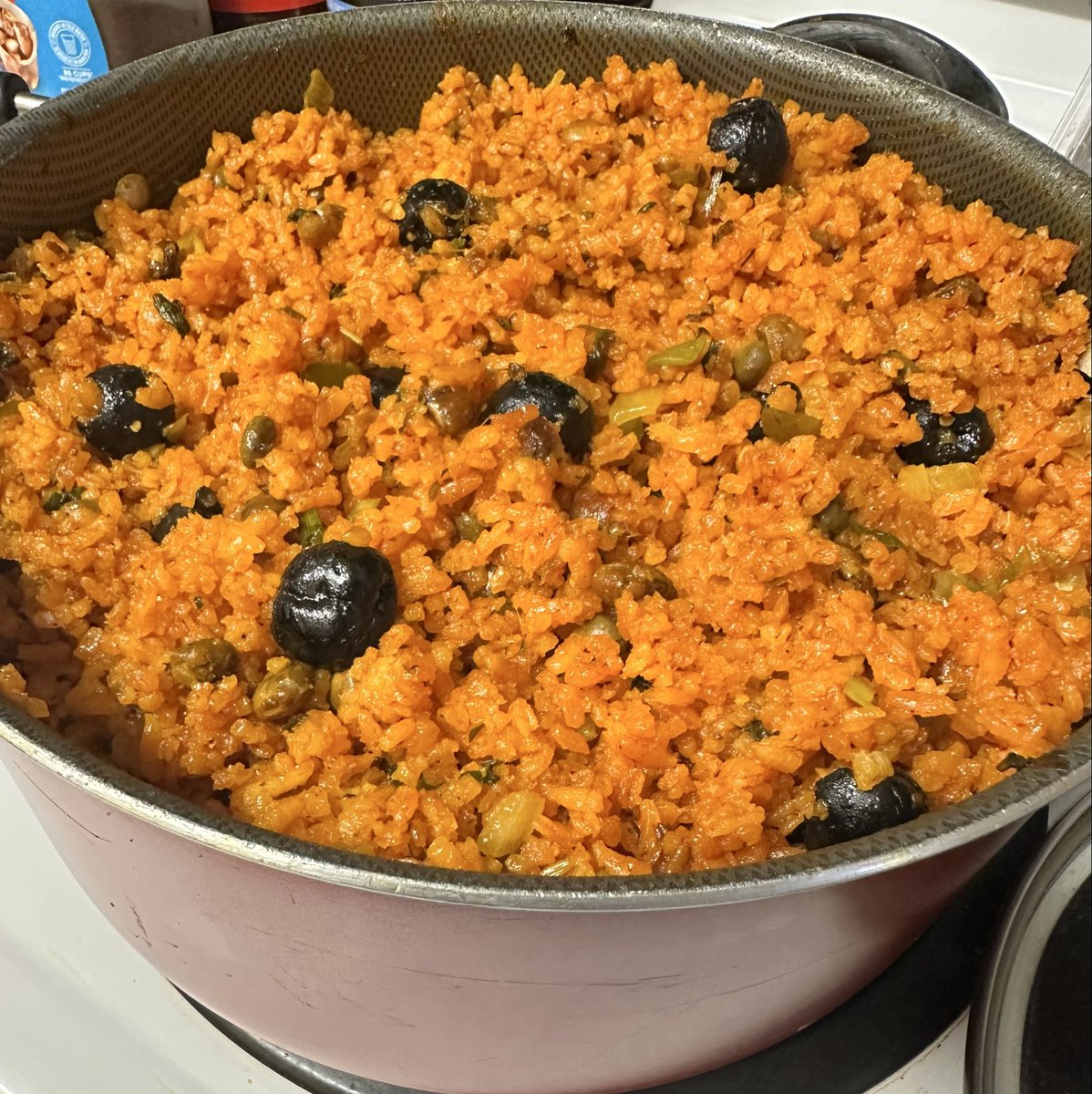 DaniHealz333's tweet image. ✨🥰🥰🥰✨Easter Meal✨Ribs, Gandule Rice, Potato Salad, &amp;amp; well done Cake🤣🤣🤣…I done burnt the cake🤦🏻‍♀️ #Easter2026 #Linner #Lunch #Dinner #Fyp