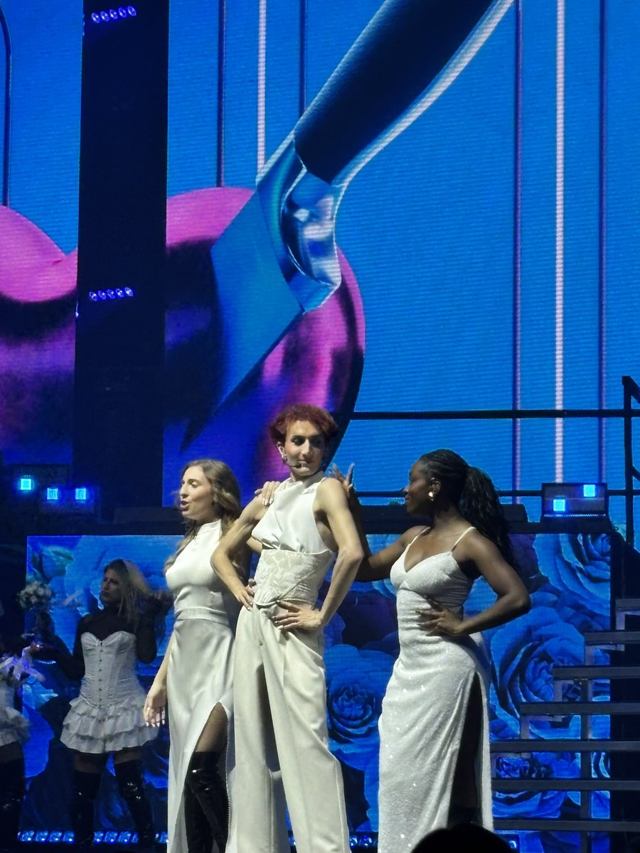 ℳ𝒶𝓇𝒾𝓃𝑒 🍎🏹 tweet media