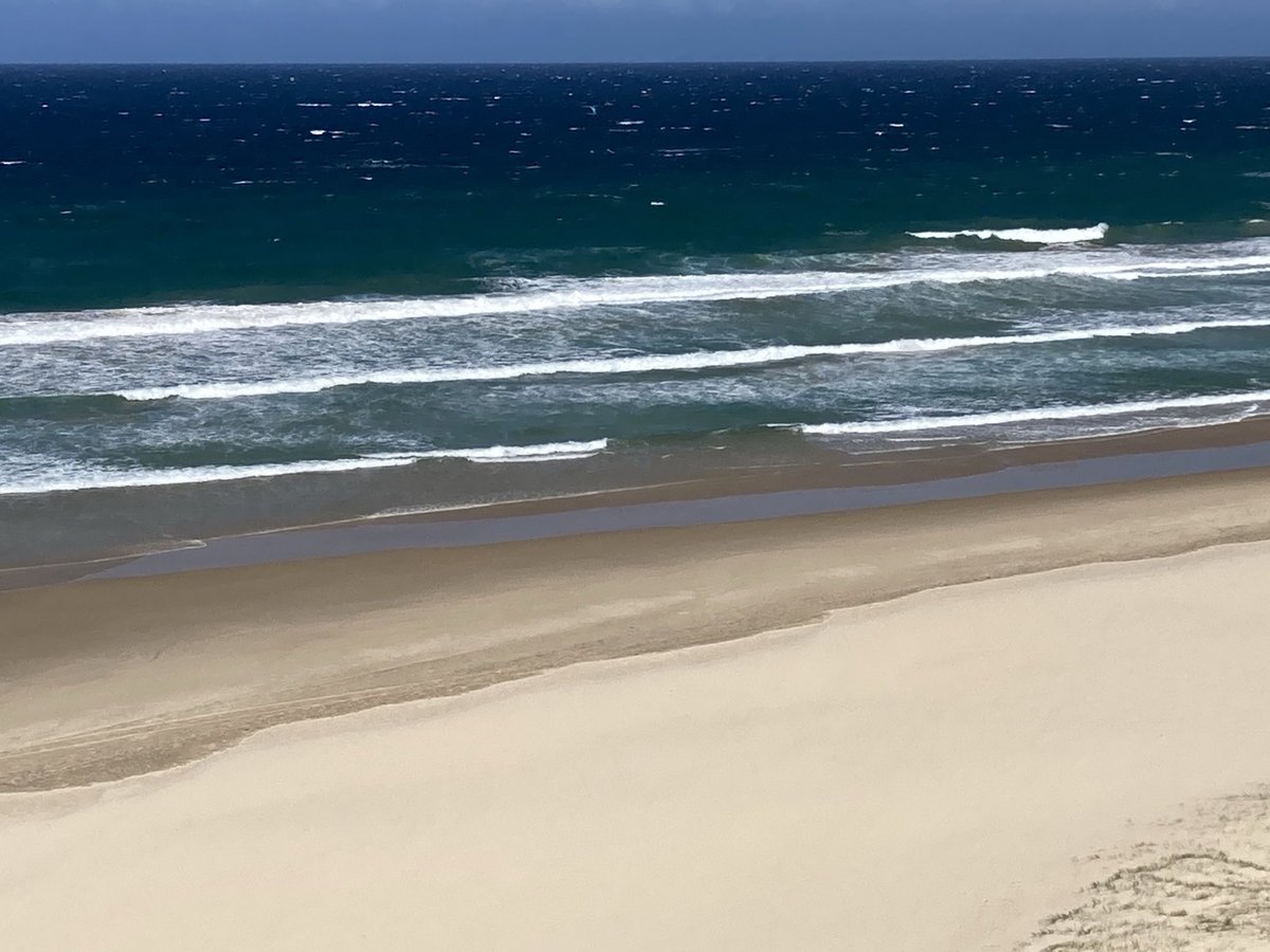 hp88's tweet photo. Easter Monday beach! Have a good day everyone 
#PeacePlease https://t.co/uWn9SdTFqY