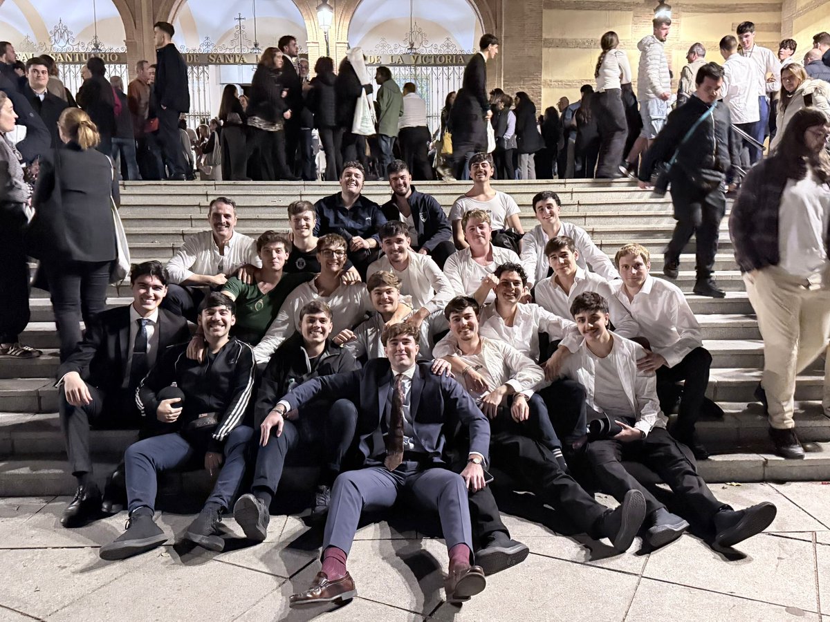 Jorgemv24_'s tweet photo. Yo sigo aquí, con los míos, los mejores.

No te aburras nunca compañero 
#CofradíasMLG https://t.co/oX9plkW5Z3