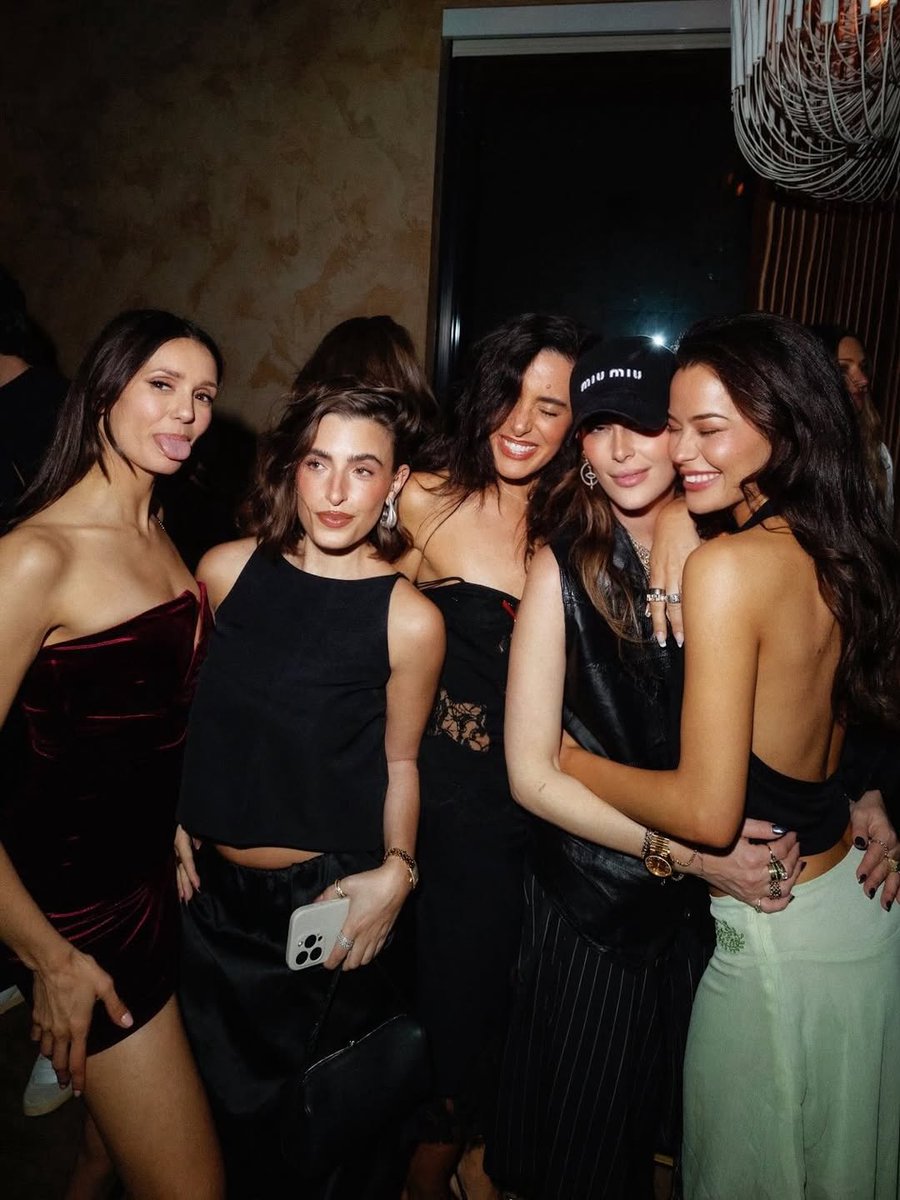 Nina Dobrev Central tweet media