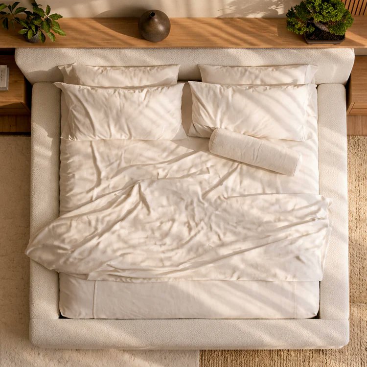 homedock's tweet photo. Um design pensado para acolher a rotina do quarto. Com estrutura totalmente estofada e bordas laterais suaves, a Cama Nora cria um espaço mais confortável para descansar e viver os momentos de pausa do dia.
🔗 https://t.co/js4kaHMQ3S
#Design #HomeBuyers https://t.co/ETWc66p4GM