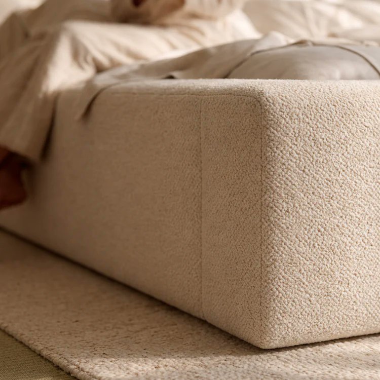 homedock's tweet photo. Um design pensado para acolher a rotina do quarto. Com estrutura totalmente estofada e bordas laterais suaves, a Cama Nora cria um espaço mais confortável para descansar e viver os momentos de pausa do dia.
🔗 https://t.co/js4kaHMQ3S
#Design #HomeBuyers https://t.co/ETWc66p4GM