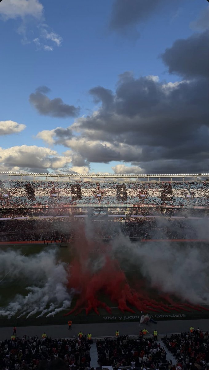 CLUB ATLÉTICO RIVER PLATE  ⚪️🔴⚪️
LAS MALVINAS SIEMPRE ARGENTINAS 🇦🇷