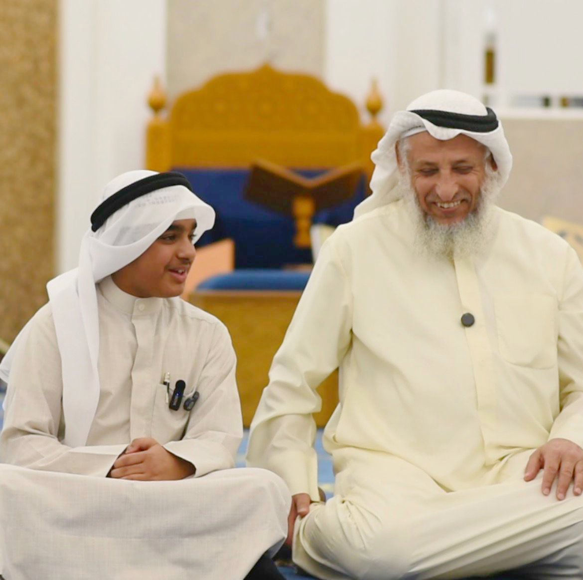 يا حَافِظَ الوحيِ يا عُثمانُ مُبْتَهِجاً
قَد نِلْتَ عِزّاً بِحِفْظِ اللهِ مَوْصُولا

تَلَوْتَ آيَاتِهِ نُوراً لِتَرْفَعَنَا
فَصَارَ قَلْبُكَ بِالقُرآنِ مأْهولا

يا "حَدَّادُ" صُغْتَ مِنَ الآيَاتِ مَفْخَرَةً
تَبْقَى عَلَى مَرِّ هذا الدَّهْرِ إِكليلا

مُبَارَكٌ خَتْمُكَ الغَالِي