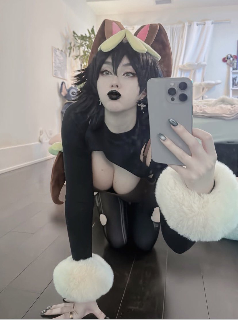 So I heard it’s Easter? 🖤