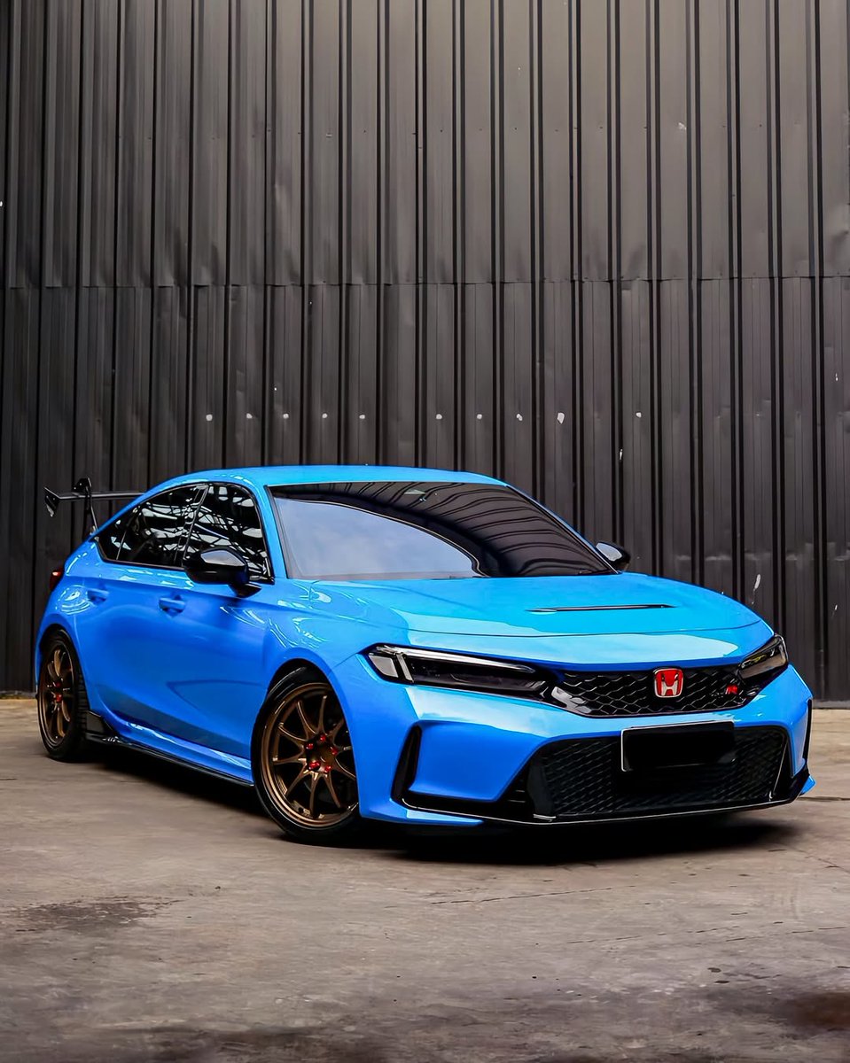 nocarcontext's tweet photo. Honda Civic Type R 💙💙 https://t.co/fD97TPXtfe