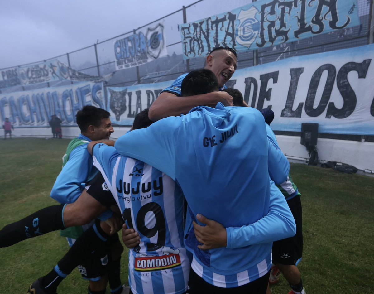 OficialGyEJujuy's tweet photo. ¡TRIUNFAAAAAAZO LOBIZOOOOOON! 👊🏻🐺

¡Seguimos todos juntos! 💪🏻⚔️

#DaleLobo🐺⚪️🔵 https://t.co/IQ5ENtCgwR